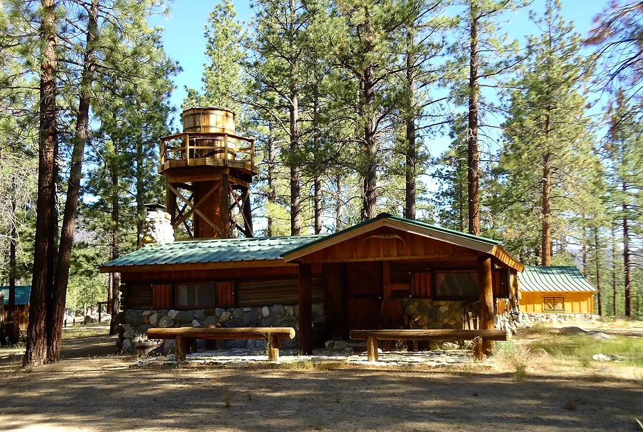 OGLR CABIN FULL FRONT EXTERIOR WITH WATER TOWER SUMMER